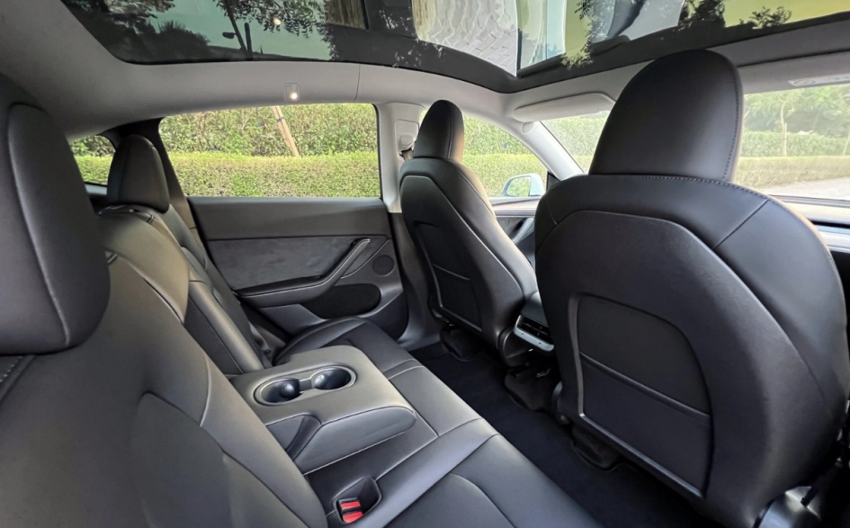 Picture Tesla Model Y Long Range 2023-2024 